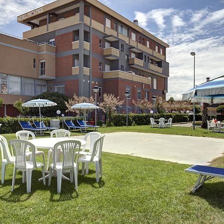 Hotel Prestige Fano Marotta Exterior foto