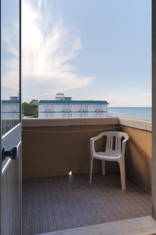 Hotel Prestige Fano Marotta Zimmer foto