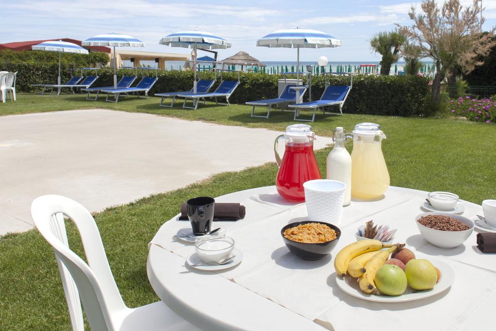 Hotel Prestige Fano Marotta Exterior foto