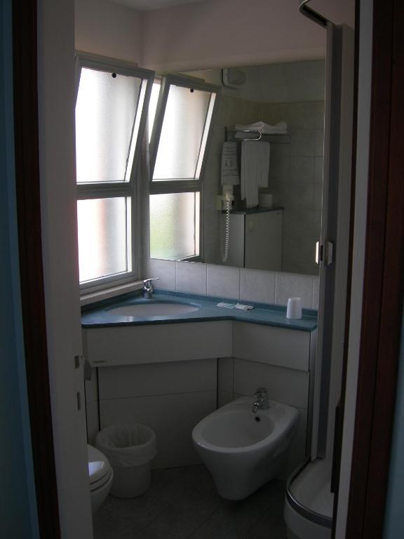 Hotel Prestige Fano Marotta Zimmer foto