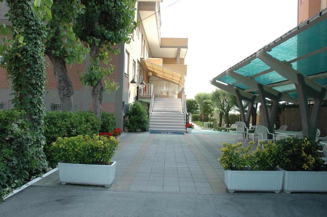 Hotel Prestige Fano Marotta Exterior foto